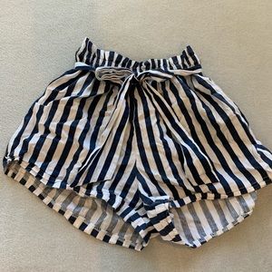 Tie striped shorts✨